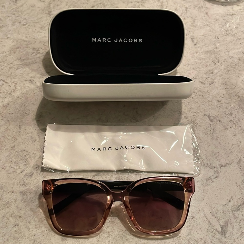 Brand new unworn Marc Jacobs square frame glasses. Comes with case and cloth. - Picture 1 of 10